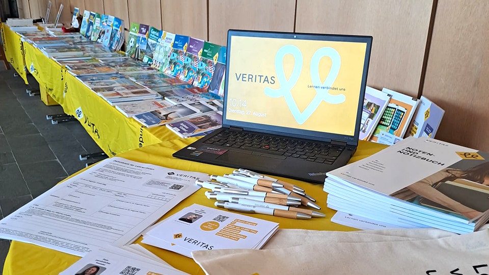 VERITAS-Büchertisch VERITAS-Büchertisch